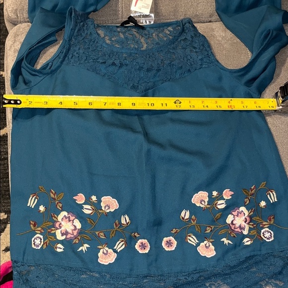 Jessica Simpson Teal Lace Cold Shoulder Blouse with Floral Design - Picture 5 of 11